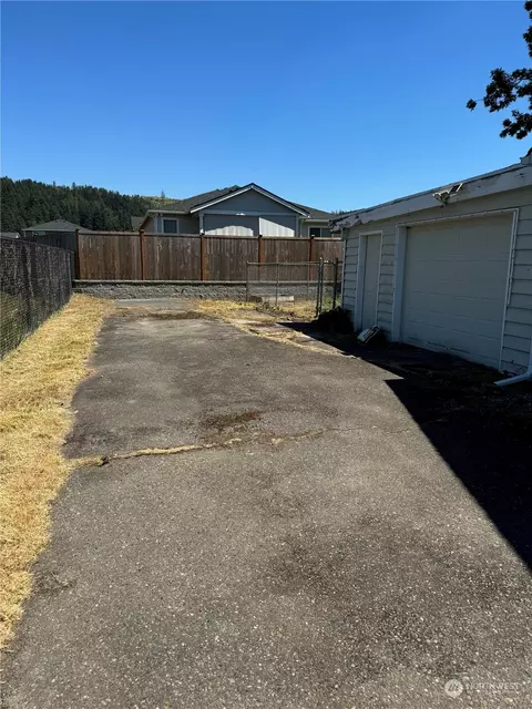 Exterior - 5605 Parker Rd E, Sumner, WA 98390 photo 2 of 4