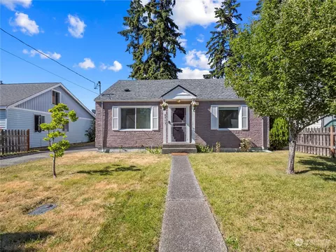 8715 Lawndale Ave SW, Lakewood, WA 98498