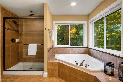 Bath - 10323 NE 194th St, Bothell, WA 98011 photo 3 of 4