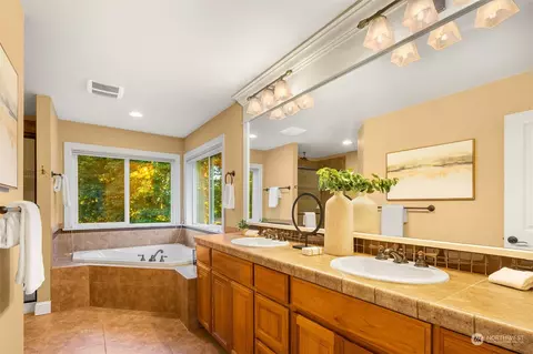 Bath - 10323 NE 194th St, Bothell, WA 98011 photo 2 of 4
