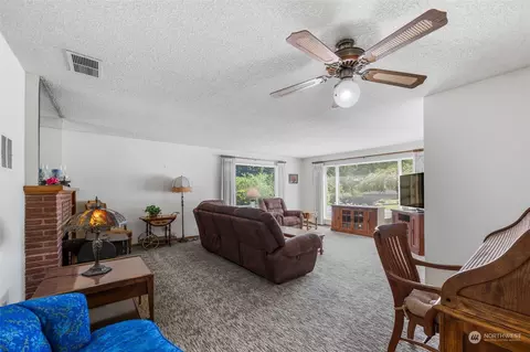 Living - 111 74th St SE, Everett, WA 98203 photo 5 of 7