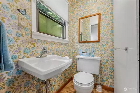 Bath - 111 74th St SE, Everett, WA 98203 photo 1 of 2