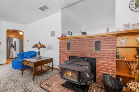 Living - 111 74th St SE, Everett, WA 98203 photo 4 of 7