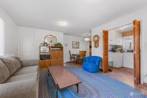 Living - 111 74th St SE, Everett, WA 98203 photo 7 of 7