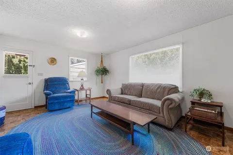 Living - 111 74th St SE, Everett, WA 98203 photo 6 of 7
