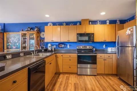 Kitchen - 328 Pacific Loop, Kittitas, WA 98934 photo 2 of 3