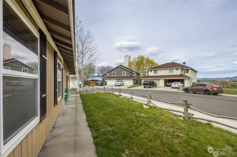 Exterior - 328 Pacific Loop, Kittitas, WA 98934 photo 1 of 5