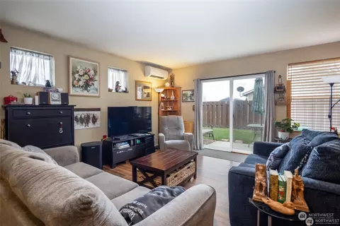 Living - 328 Pacific Loop, Kittitas, WA 98934 photo 3 of 3