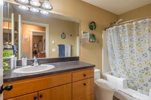 Bath - 328 Pacific Loop, Kittitas, WA 98934 photo 1 of 1