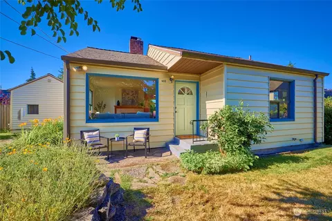905 NE 113th St, Seattle, WA 98125