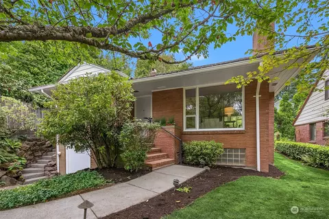 3712 NE 43rd St, Seattle, WA 98105