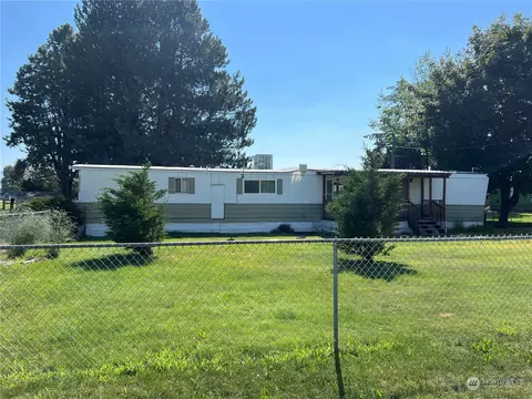 4 Cedar Ave, Brewster, WA 98812