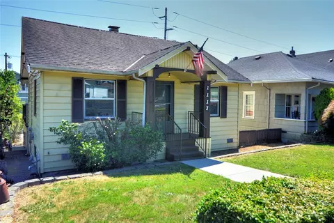 1113 E Marine View Dr, Everett, WA 98201