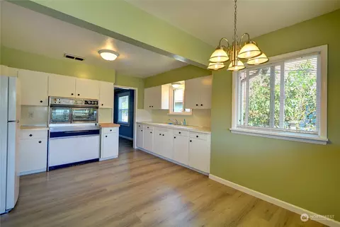 1113 E Marine View Dr, Everett, WA 98201 photo 5