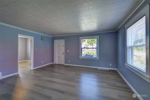 1113 E Marine View Dr, Everett, WA 98201 photo 2