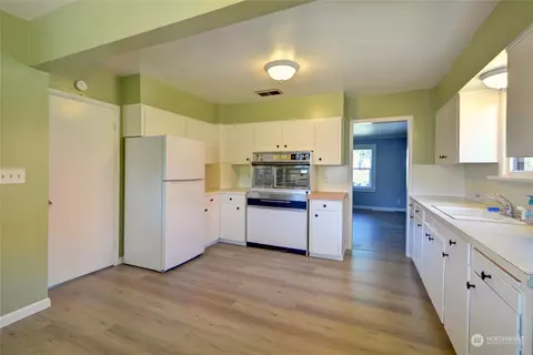 1113 E Marine View Dr, Everett, WA 98201 photo 6