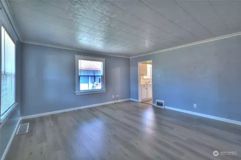 1113 E Marine View Dr, Everett, WA 98201 photo 4