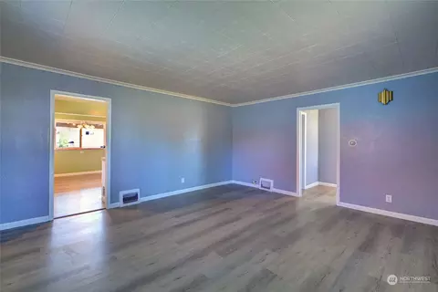 1113 E Marine View Dr, Everett, WA 98201 photo 3