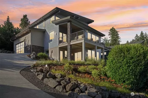 2049 N 10th St, Washougal, WA 98671