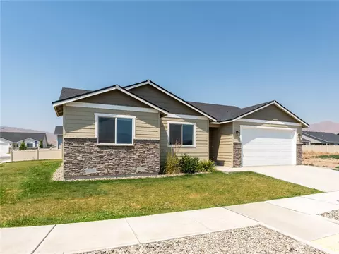 218 Salmon Dr, Wenatchee, WA 98801