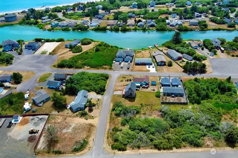 224 Columbia St SE, Ocean Shores, WA 98569