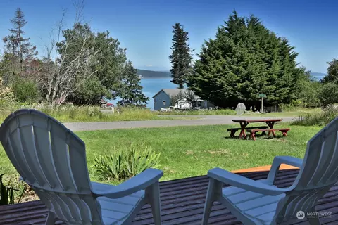 2354 Deer Brush Rd, Greenbank, WA 98253