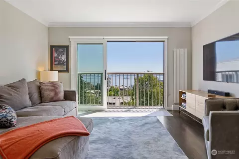 515 W Olympic Pl #203, Seattle, WA 98119