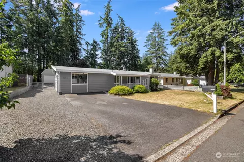 23411 SE 269th St, Maple Valley, WA 98038