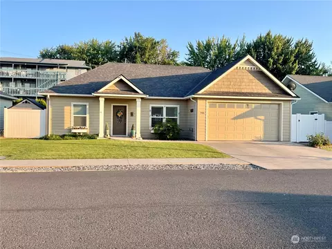 744 SE Bedford Loop, College Place, WA 99324