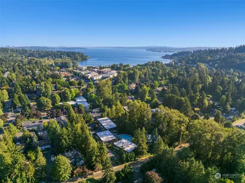 9907 NE 124th St #806, Kirkland, WA 98034