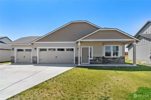 710 N Doumit Dr, Moses Lake, WA 98837