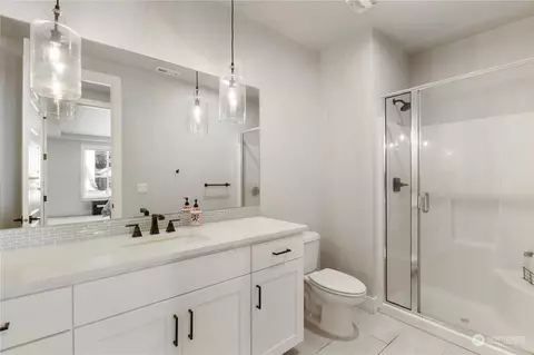 Bath - 2764 Terry Ct, Enumclaw, WA 98022 photo 1 of 6