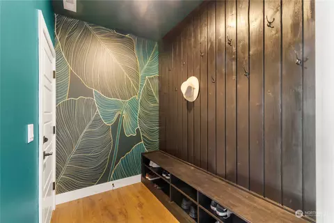 Entry Way - 2764 Terry Ct, Enumclaw, WA 98022 photo 3 of 6