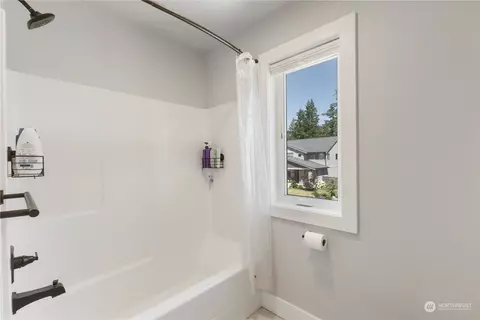 Bath - 2764 Terry Ct, Enumclaw, WA 98022 photo 6 of 6