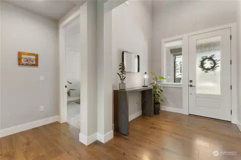 Entry Way - 2764 Terry Ct, Enumclaw, WA 98022 photo 2 of 6