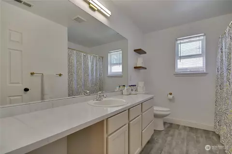 Bath - 1208 Daffodil Ave NE, Orting, WA 98360 photo 3 of 3