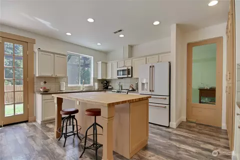 Kitchen - 1208 Daffodil Ave NE, Orting, WA 98360 photo 1 of 4