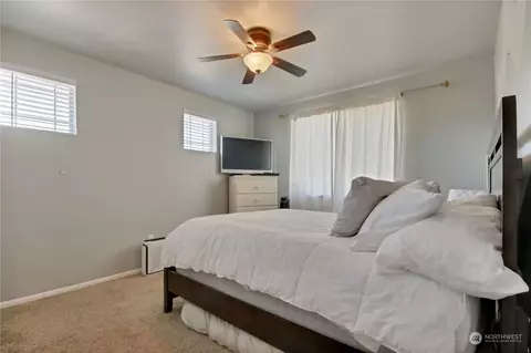 Bedroom - 1208 Daffodil Ave NE, Orting, WA 98360 photo 3 of 4