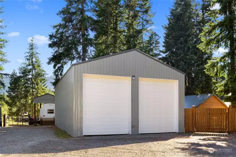 41 Country Dr, Easton, WA 98925