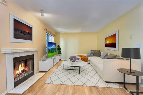 Living - 9727 18th Ave W #B104, Everett, WA 98204 photo 1 of 2