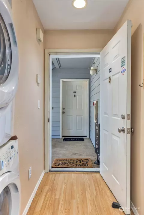 Entry Way - 9727 18th Ave W #B104, Everett, WA 98204 photo 1 of 1