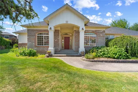 2000 Crystal Ct, East Wenatchee, WA 98802