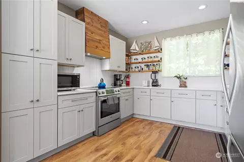 Kitchen - 407 E Benson Loop Rd, Shelton, WA 98584 photo 2 of 3