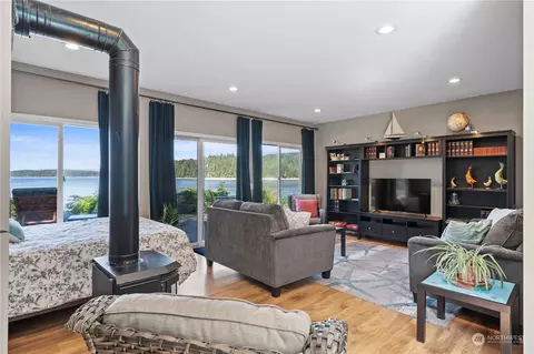 Living - 407 E Benson Loop Rd, Shelton, WA 98584 photo 3 of 7