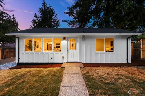 3600 NE 7th Pl, Renton, WA 98056
