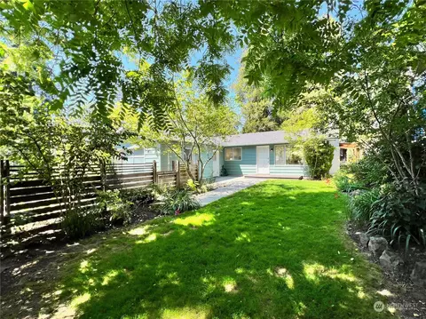 3630 NE 123rd St, Seattle, WA 98125