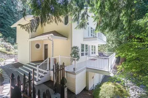 102 206th Ave NE, Sammamish, WA 98074