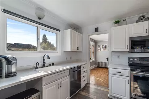 Kitchen - 3907 128th St E, Tacoma, WA 98446 photo 2 of 3