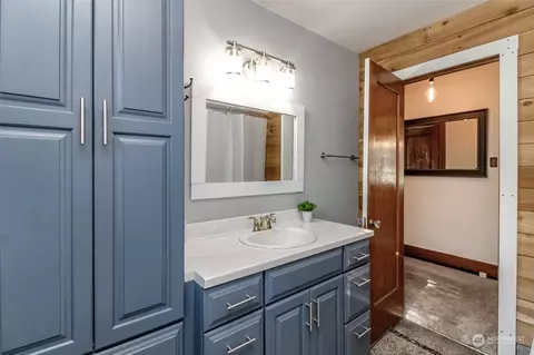 Bath - 3907 128th St E, Tacoma, WA 98446 photo 2 of 3