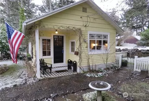 3915 K Pl, Seaview, WA 98644